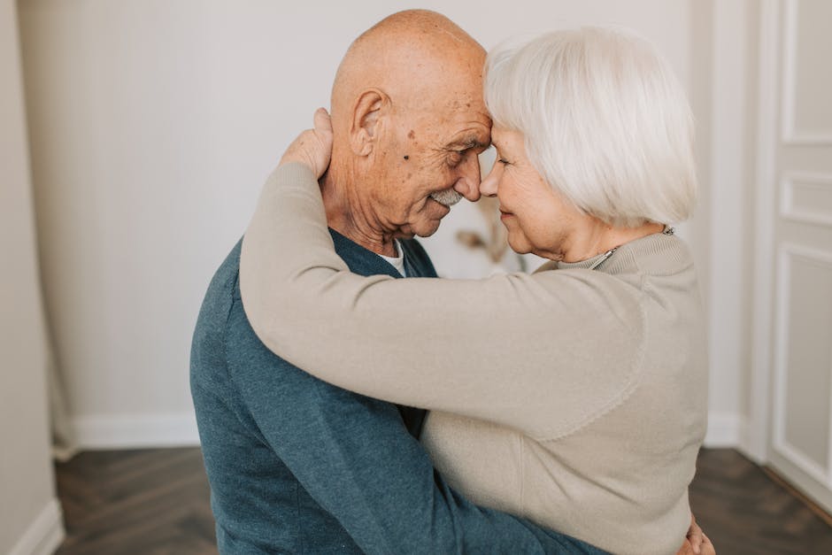 Image of a couple happily retired to illustrate the concept of Individual Retirement Accounts (IRAs)